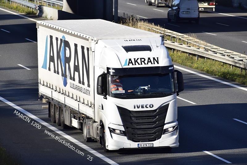 _DSC00011 (2386) AKRAN-crop-IVECO S-WAY.JPG