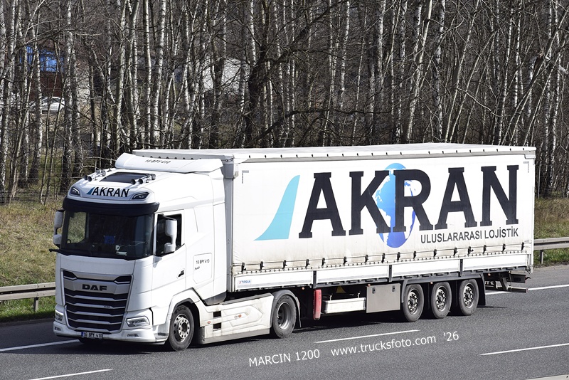 _DSC4221 AKRAN-crop-DAF XG.JPG