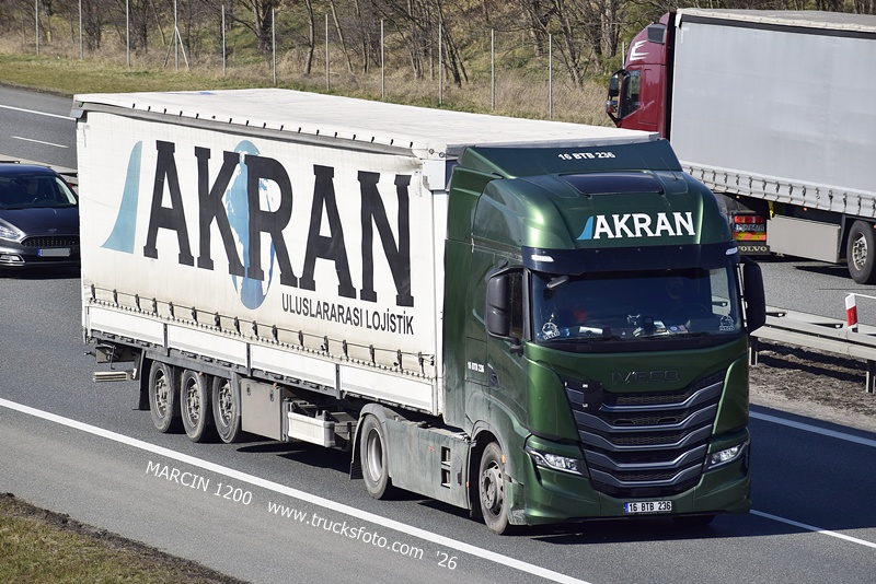 _DSC3291 AKRAN-crop-IVECO S-WAY.JPG