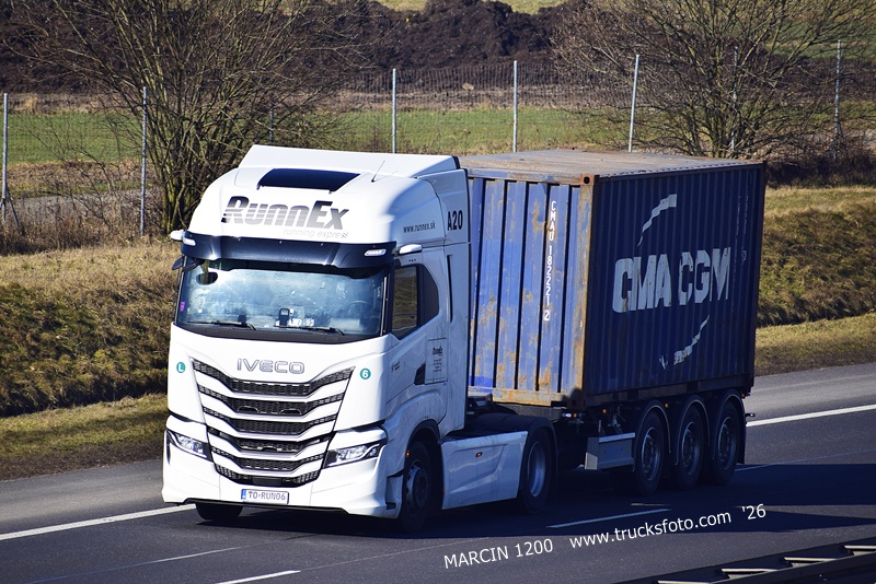 _DSC2111 RUNNEX-crop-IVECO S-WAY.JPG