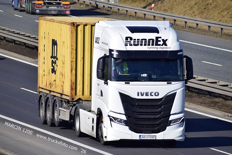 _DSC2721 RUNNEX-crop-IVECO S-WAY.JPG