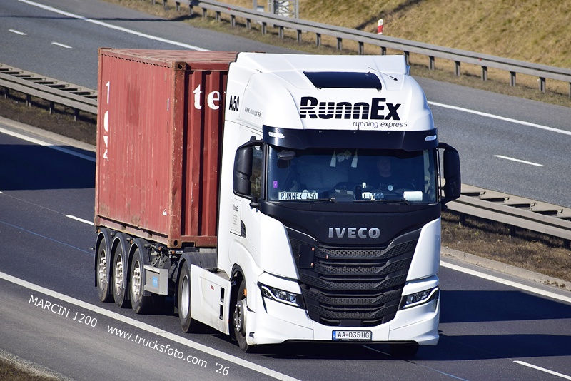 _DSC2722 RUNNEX-crop-IVECO S-WAY.JPG