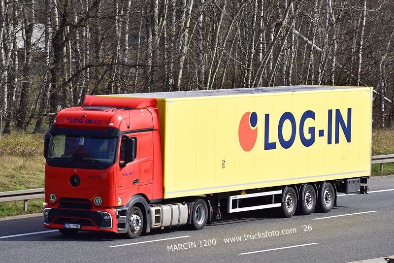 _DSC4214 LOG-IN LOGIN-crop-ActrosL ProCabin.JPG