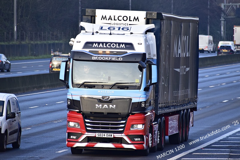 _DSC9438 MALCOLM-crop-MAN TGX II.JPG