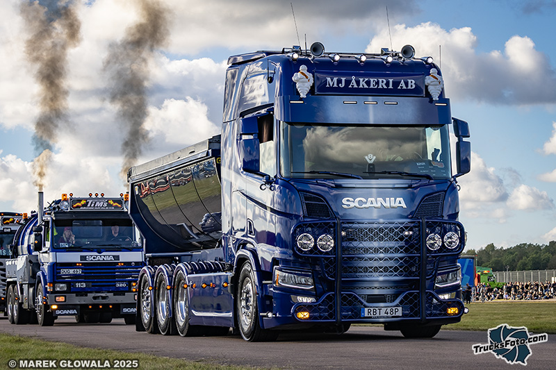 Scania R590 MJ Akeri AB.jpg