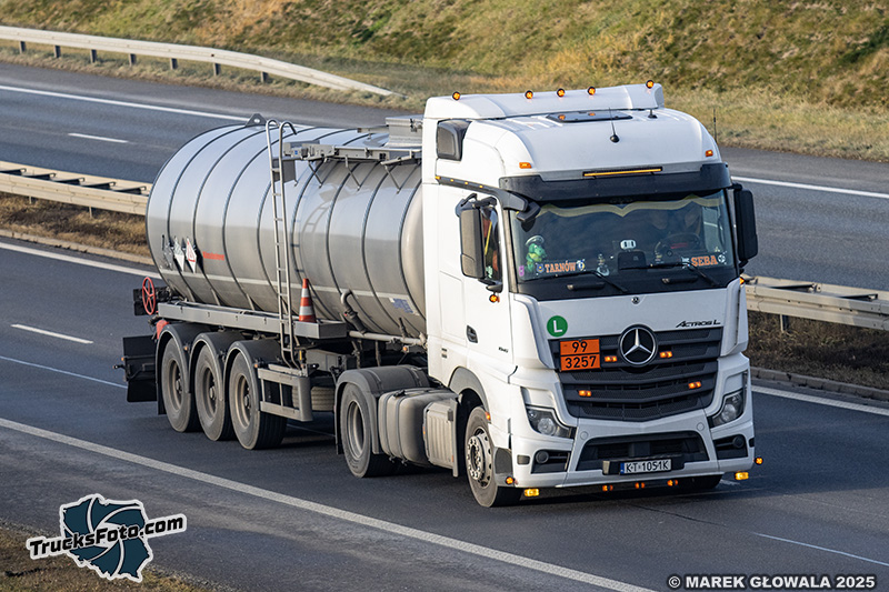 MB Actros adr 3257.jpg