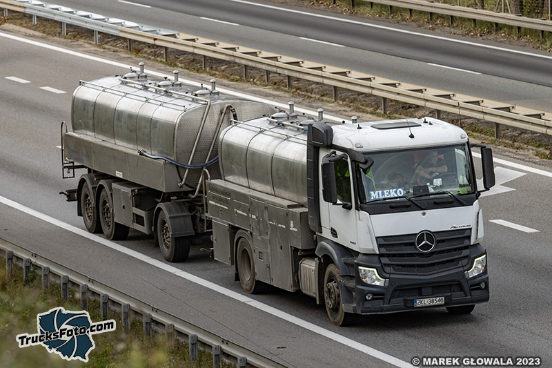 MB Actros Mleko.jpg