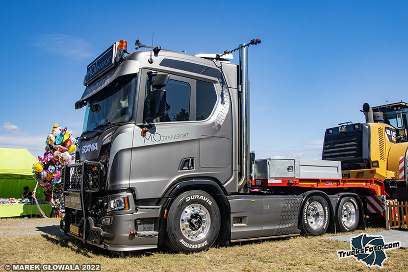 Scania V8 - M.O.Transport.jpg