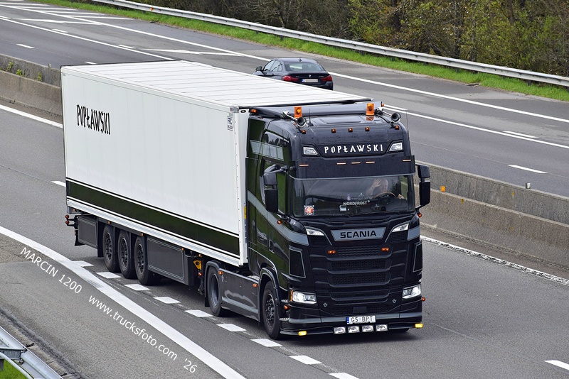 _DSC5392 POPŁAWSKI-crop-SCANIA S V8.JPG