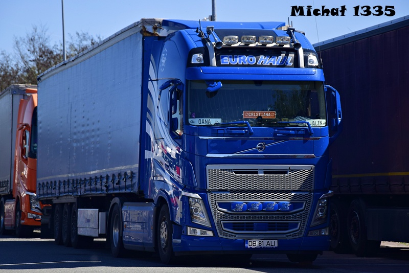 _DSC7334-crop-EURO HAUL - VOLVO.JPG