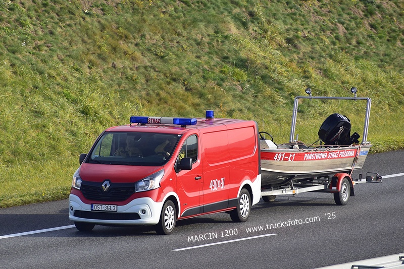 _DSC4366 STRAŻ POŻARNA-crop-RENAULT TRAFIC.JPG